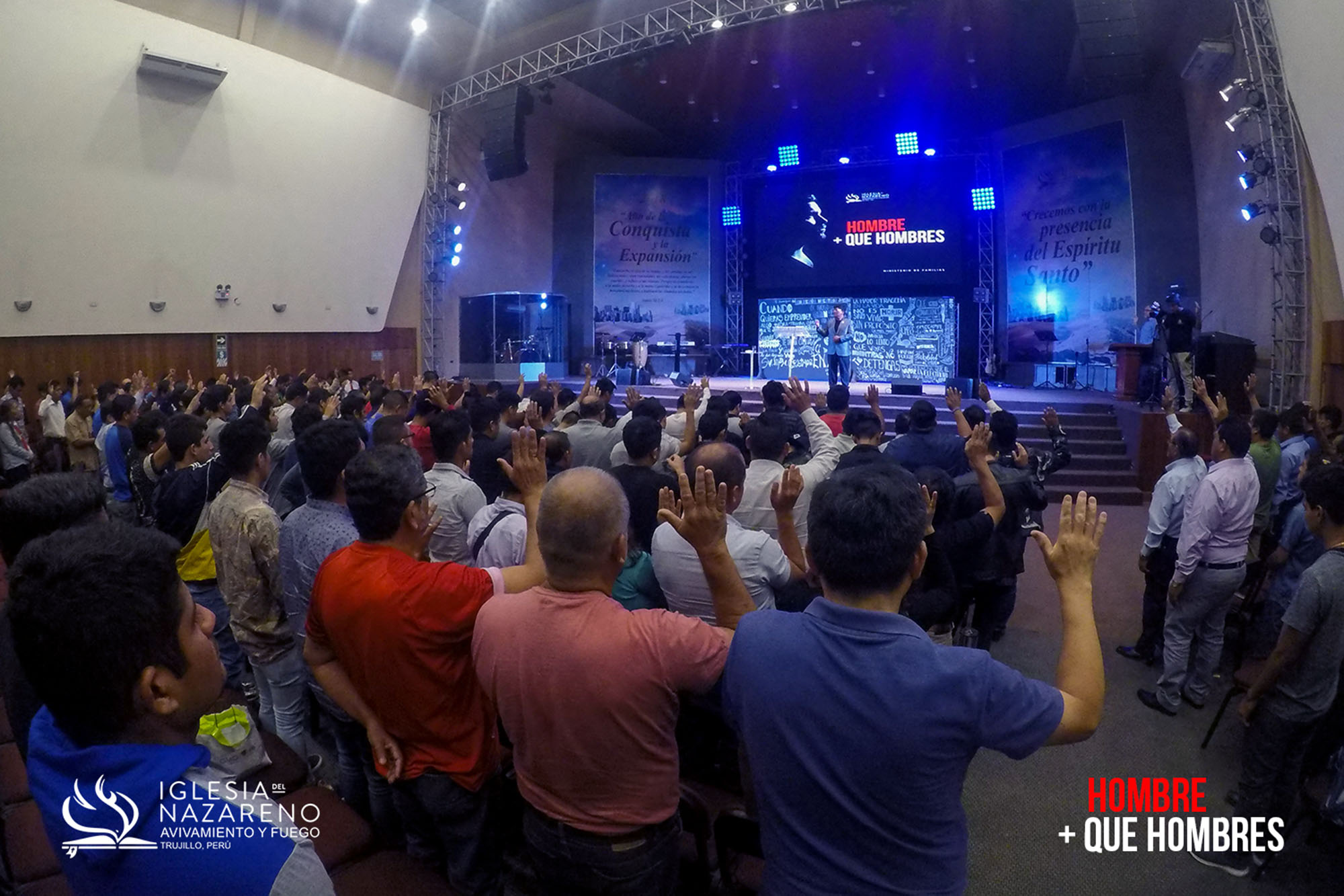 Conferencia Hombre + que Hombres